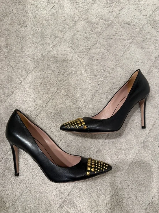 Gucci Black Leather Pointed Studded Pumps with Gold Accents - Picture 5 of 9